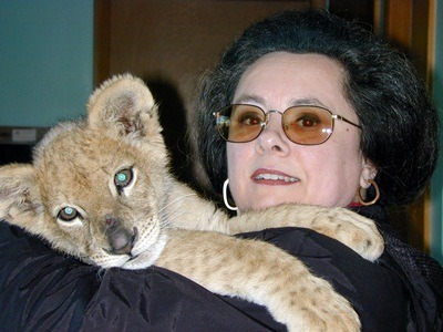 Virginia Naples with a modern-day lion cub.