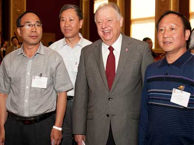 NIU President John Peters smiles for photos with NIU’s visitors from China.