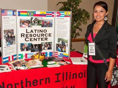 Photo of the Latino Resource Center table at the “Cultures Welcome” event