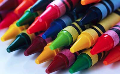 A photo of crayons