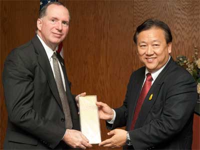 Christopher McCord, dean of the NIU College of Liberal Arts & Sciences, and Thai Ambassador to the United States Chaiyong Satjipanon.