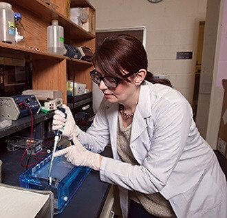 Allison Makulec loads a DNA gel.