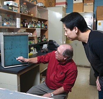 Tom Sims and doctoral student Qinzhou Qi