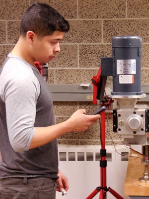 Freshman mechanical engineering student Antonio Aguilar Jr. works with Nicholas Pohlman in the College of Engineering & Engineering Technology.